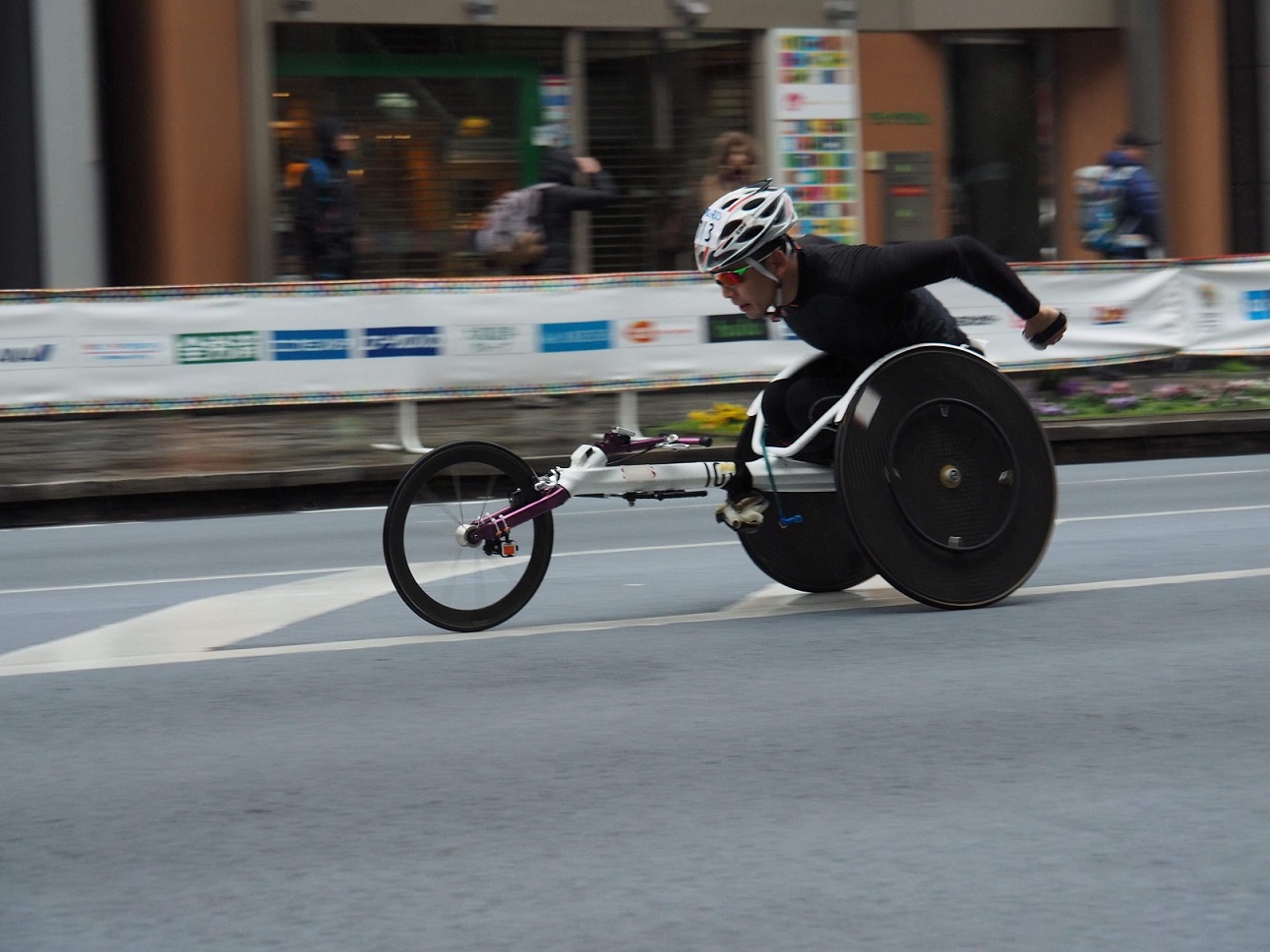 30km手前 銀座四丁目付近 疾走感がある1枚 Photo by 戸田さん | 東京マラソン2019 | 吉田竜太オフィシャルブログ | SUS所属のアスリート応援サイト
