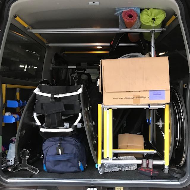 ※車内はこんな感じになっちゃってます(^-^; 右は海外遠征用に作ったレーサー用GF荷車です♪ | 大阪に行ってきます! | 吉田竜太オフィシャルブログ | SUS所属のアスリート応援サイト