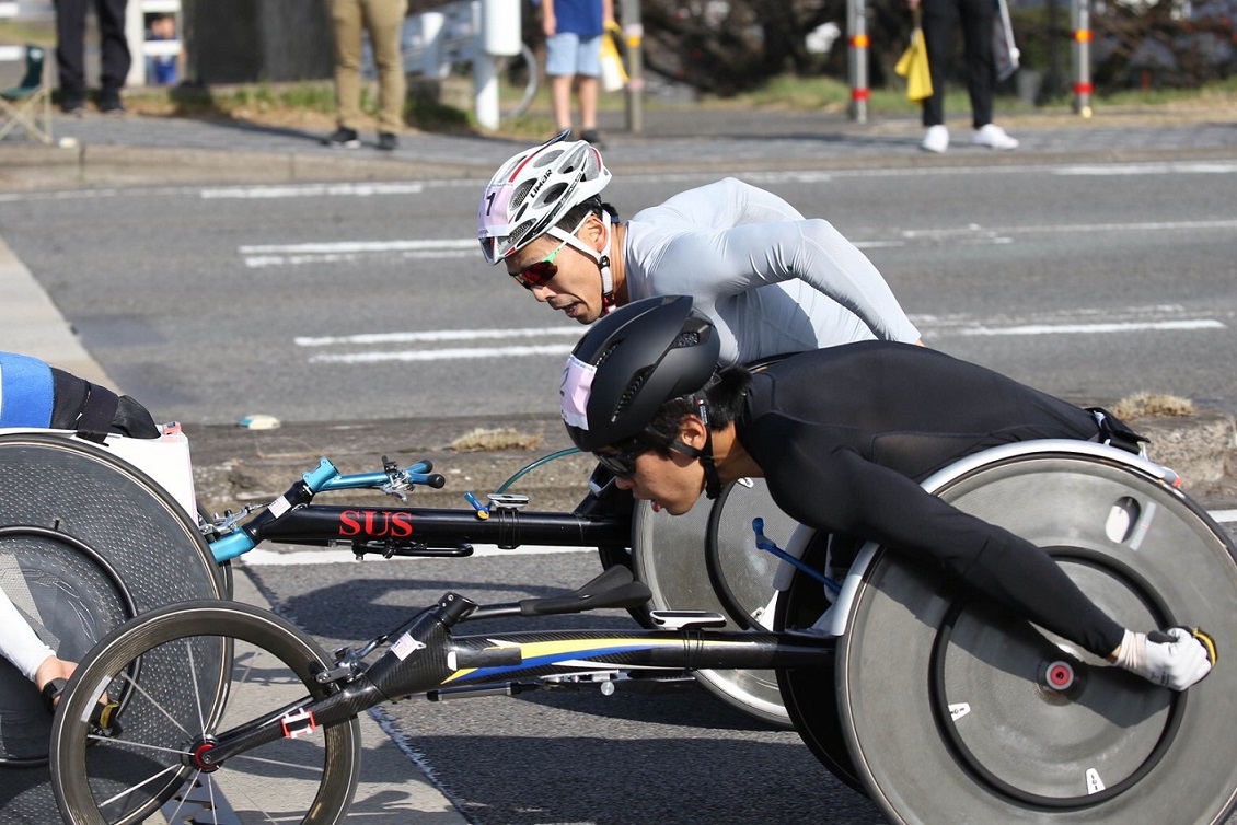 ※手前は鈴木選手 Photo by つなひろワールド | 大分国際車いすマラソン2019 | 吉田竜太オフィシャルブログ | SUS所属のアスリート応援サイト