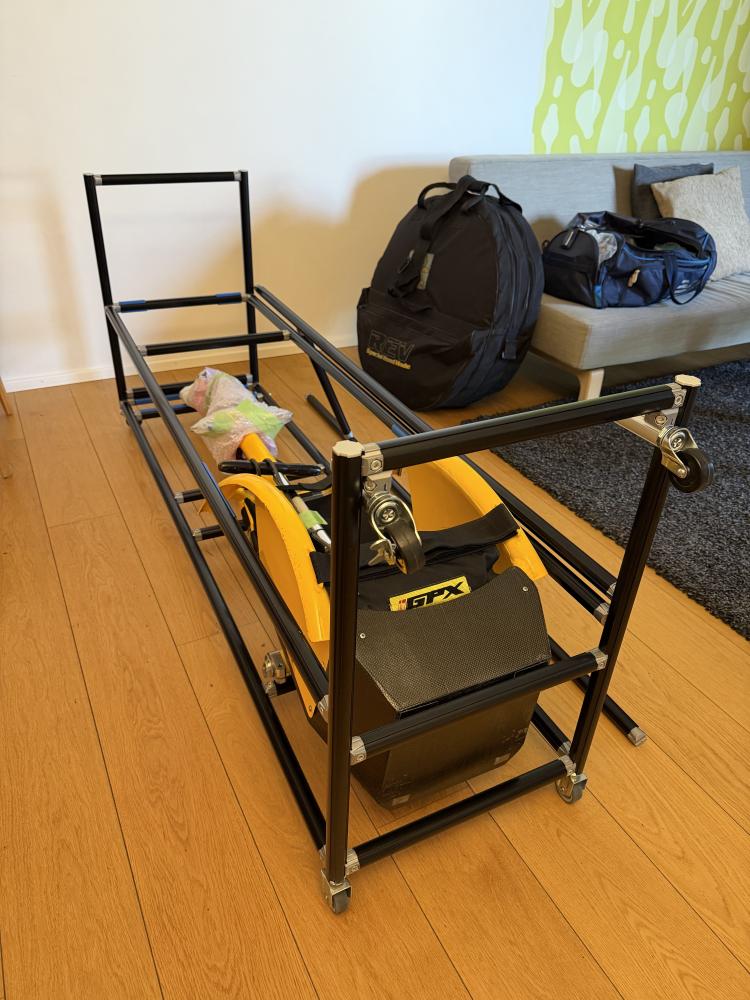 ※長旅を終えホテルで梱包を解いている途中 | Racing Chair Transport Frame(レーサー搬送フレーム)Named by ChatGPT | 吉田竜太オフィシャルブログ | SUS所属のアスリート応援サイト